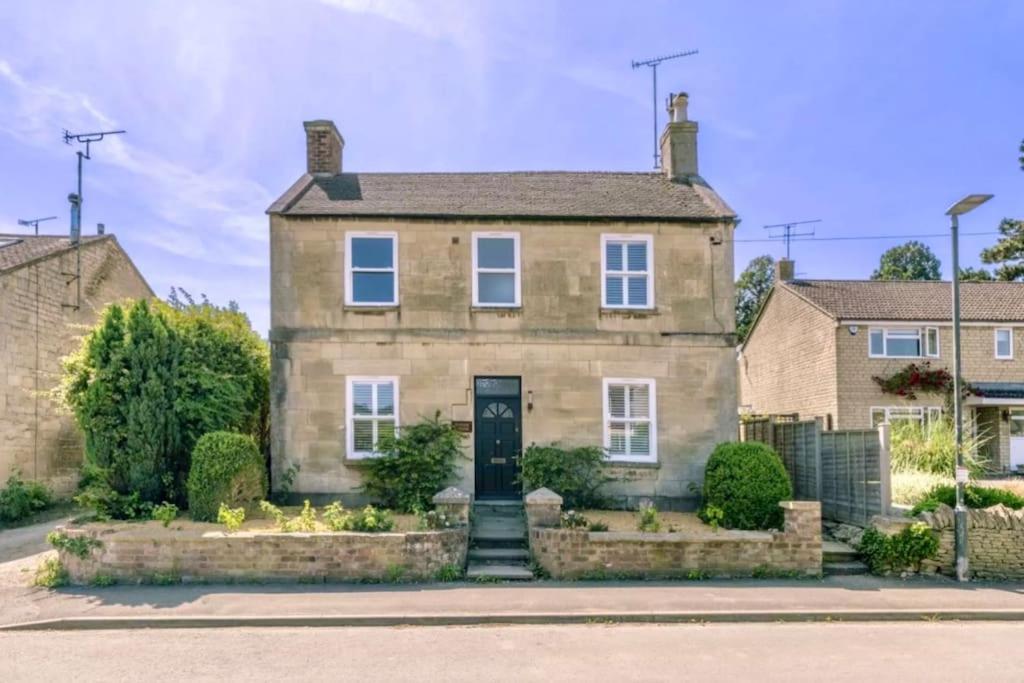 Luxury Cotswolds Cottage With Hot Tub Вінчкомб Екстер'єр фото